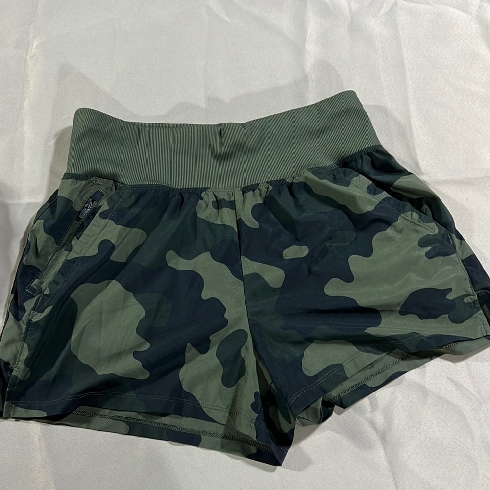 Womens All in motion camo athletic shorts medium